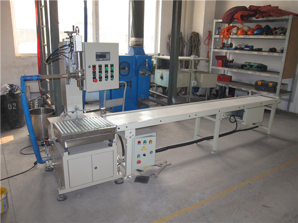 小型半自動(dòng)液體灌裝機